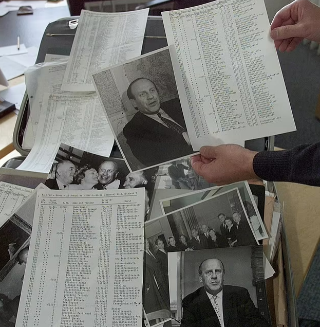 As listas dos judeus salvos produzidas pela Secretária de Schindler, Mimi Reinhardt.